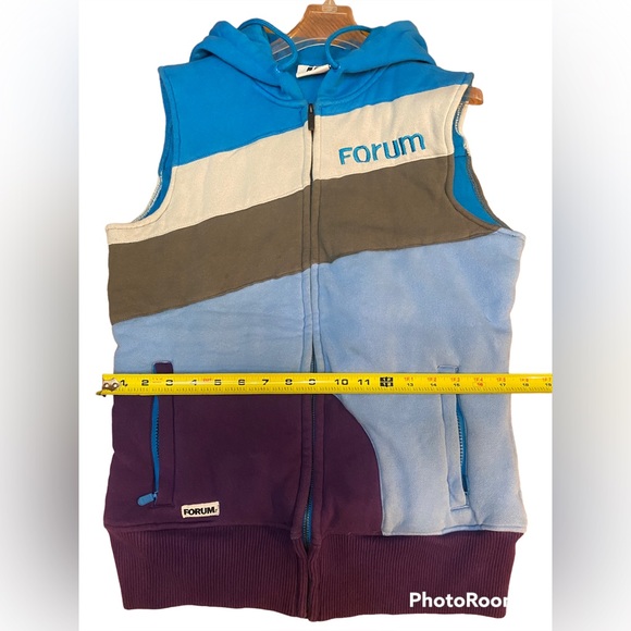 Forum Snowboarding Hoodie Vest - Picture 5 of 11